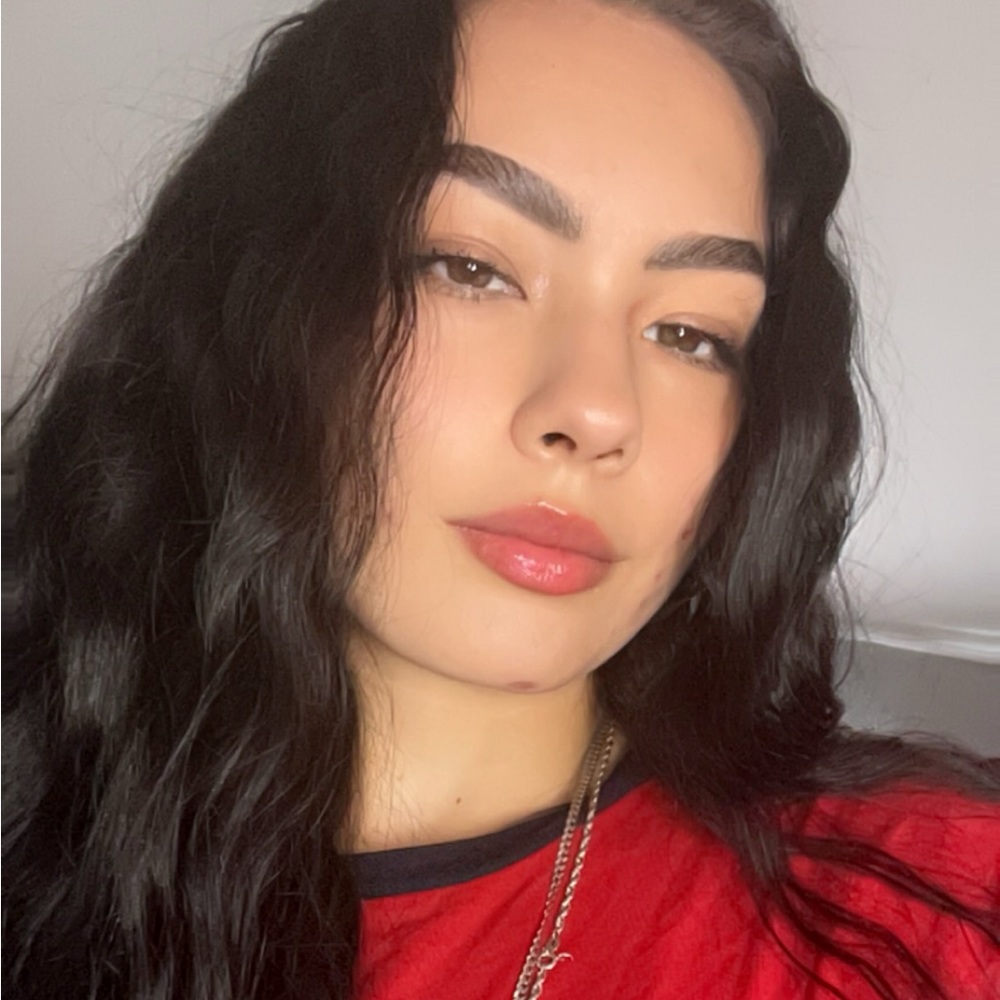 Meet your Posher, Adrianna